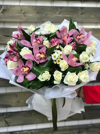 Букет цветов из: Розы и Хризантемы в Кабехабле