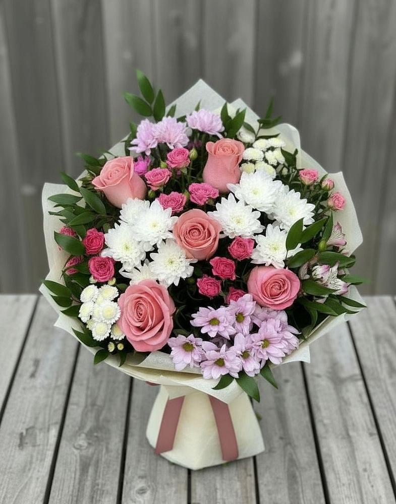 Букет цветов из: Альстромерии, Гвоздики, Розы и Хризантемы в Кабехабле