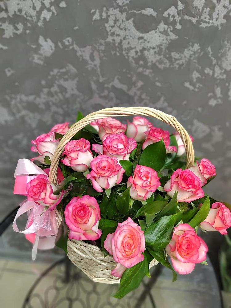Цветочная композиция из Розы в корзине в Кабехабле