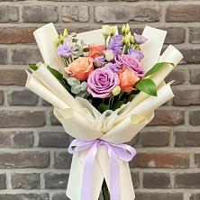 Букет цветов из:  Лизиантусы и Розы в Кабехабле