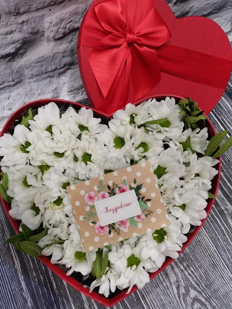 Цветочная композиция из Хризантемы в виде сердца в Кабехабле