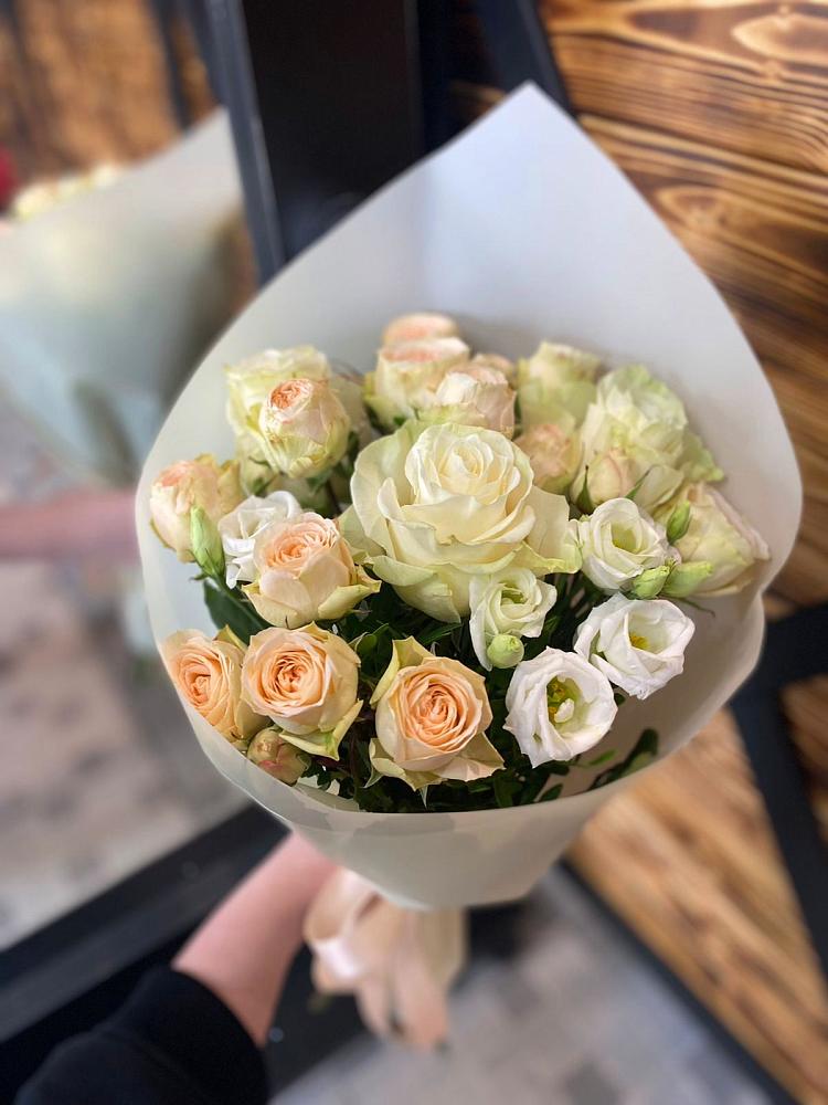 Букет цветов из: Розы и Лизиантусы в Кабехабле